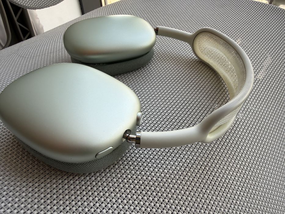 СРОЧНО продам Airpods max