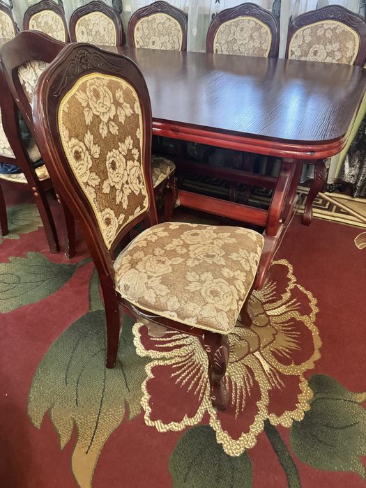 Продается стол со стульями