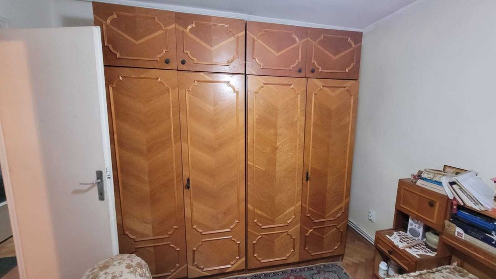 Dormitor complet cu șifonier mare, pat dublu, saltele relaxa și comodă