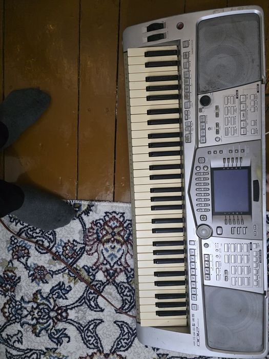 Продаётся срочно! сентизатор yamaha psr 2100