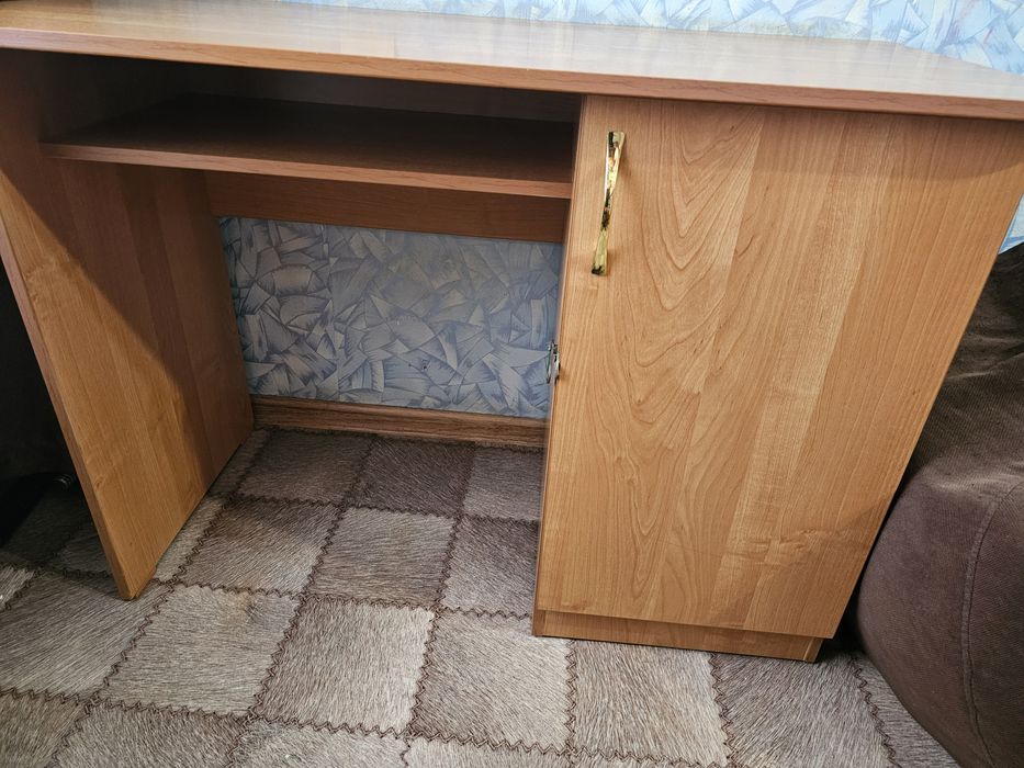 Стол письменный в отличном состоянии