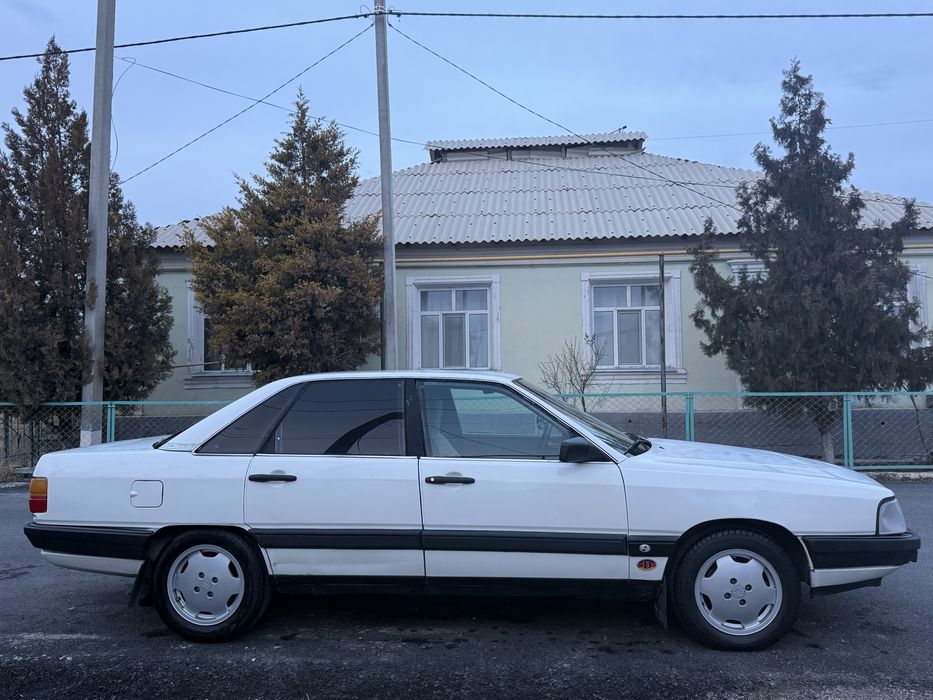Продам AUDI 100.