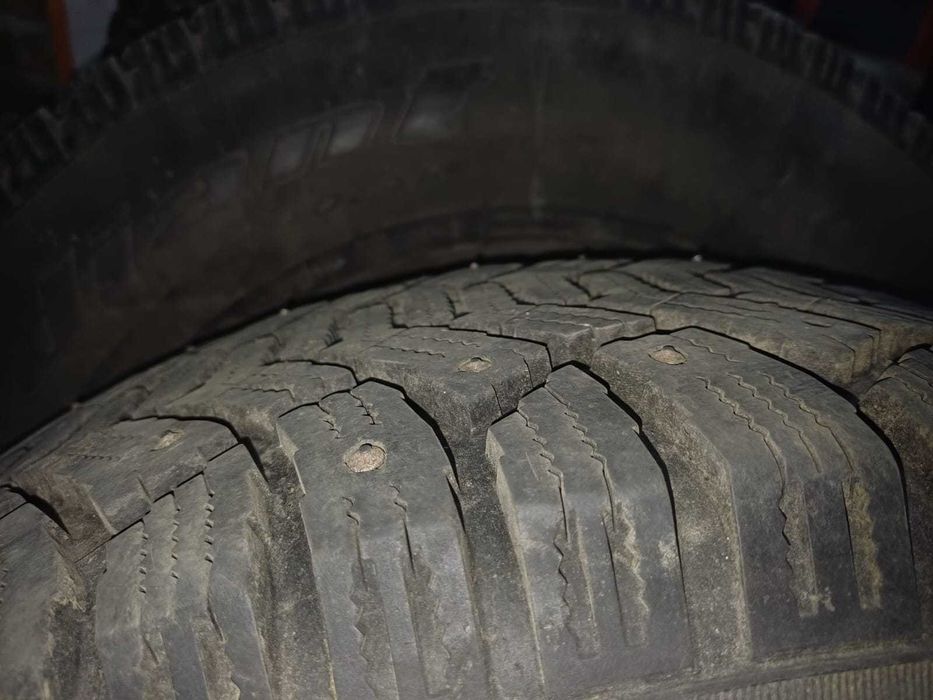 Продам зимние шины 235/75 R15