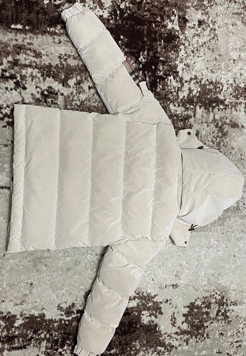 Vând geaca noua de bărbați Burberry