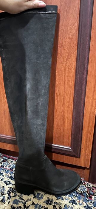 замшевые ботфорты темно-серого цвета