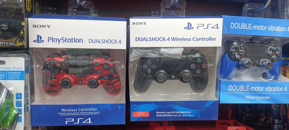 Продам джостики на playstation 4 новые