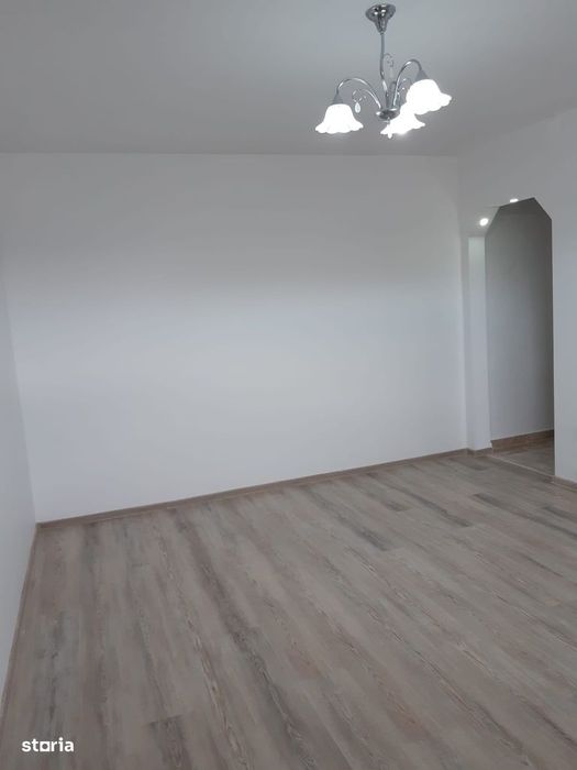 De inchiriat apartament cu 2 camere si balcon, renovat,mobilat 1100lei