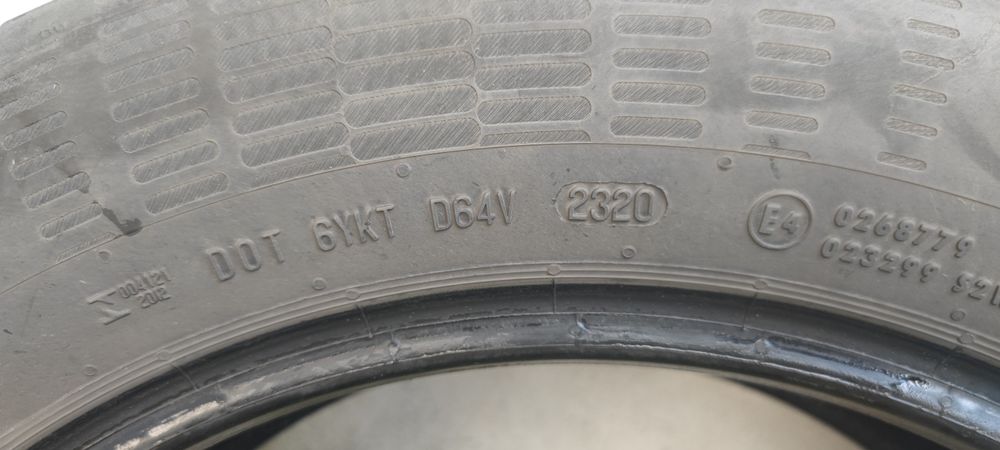 Vând set 4 cauciucuri de vara Continental.