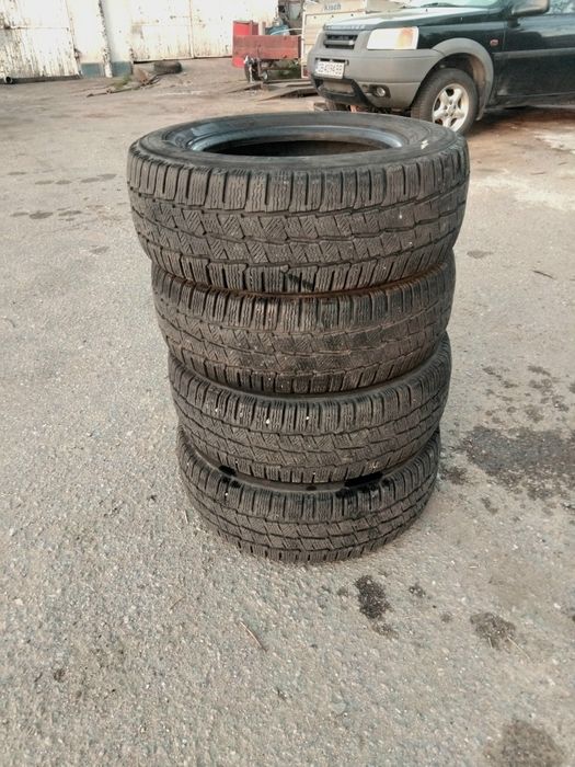 Бусови гуми 235 65 16 C Ц Мишелин Michelin 4 броя - нов внос. Не са нови! Посочената цена е за един брой гума. Без коментар на цената. 43 години опит