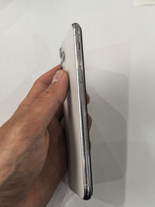 Заглавие: iPhone 11 Pro Max 256GB – Перфектно работещ, отключен към всички оператори.