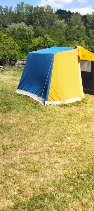 Cort familie cu doua compartimente