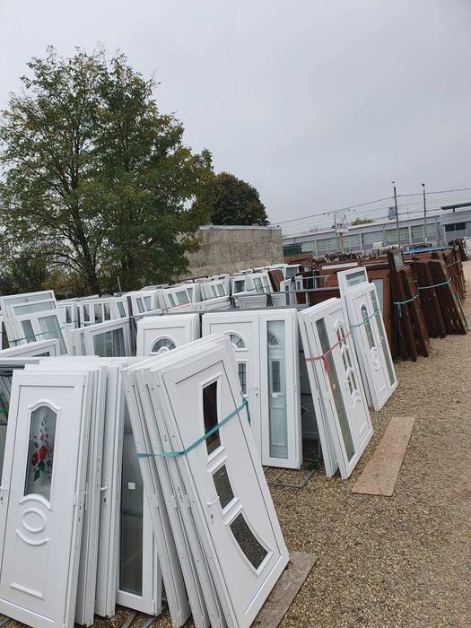 Usi termopan noi cu panel si sticla