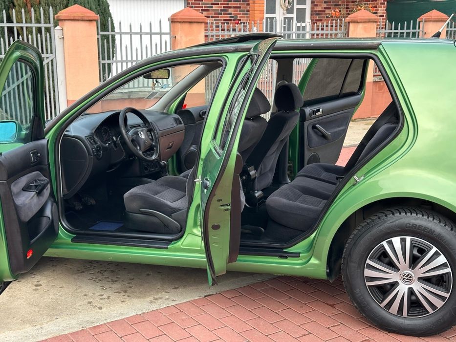 Golf 4 1.4 benzina an 2000 unic proprietar acte la zi fiscal pe loc