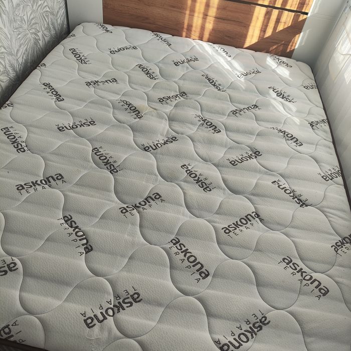 Продам двуспальную кровать+матрас