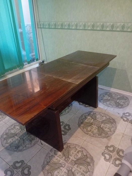 Продавам холна маса