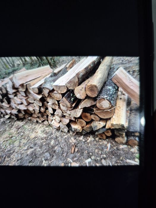 Lemne pentru foc crăpate sau rotunde