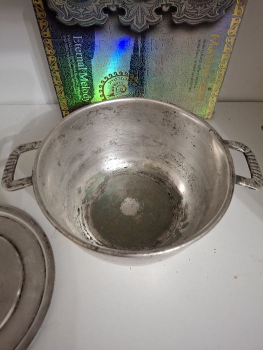 Кастрюлю  мельхиоровые