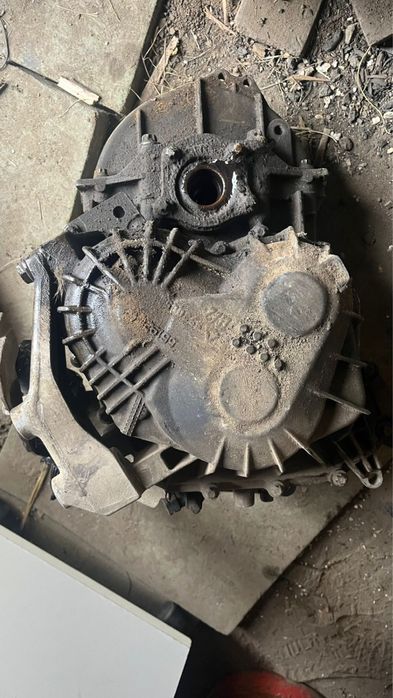 Автозапчасть (каробка механика)