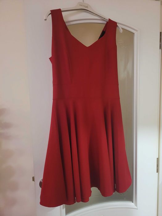 Червена Рокля за парти ,призници Мегс