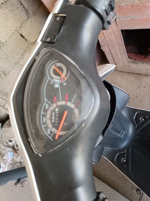 Продам скутер на бензине