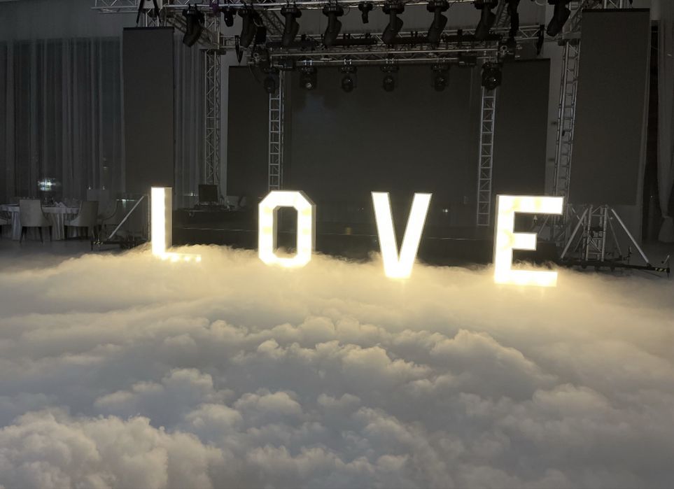 Litere LOVE volumetrice