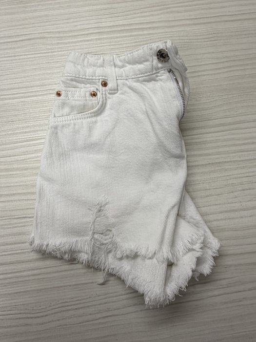 Pantaloni scurti Bershka marimea 32/XXS