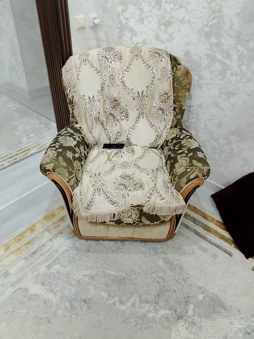 Кресло дивана почти новый