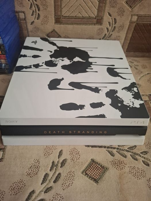 Продаю PS4 PRO +  несколько игр в подарок