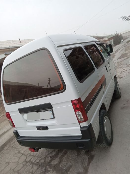 Mashina yangi holatda