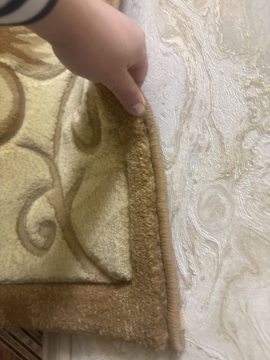 Продаётся ковер в хорошем состоянии