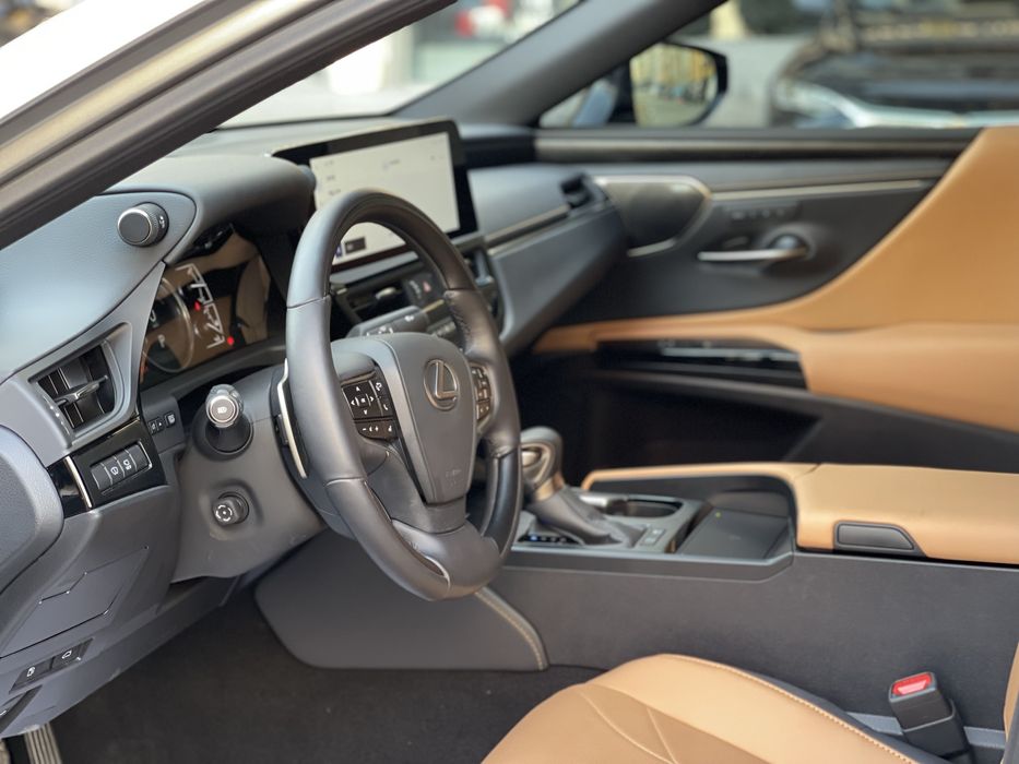 LEXUS ES 300 Hybrit (Premium) 2025 Full