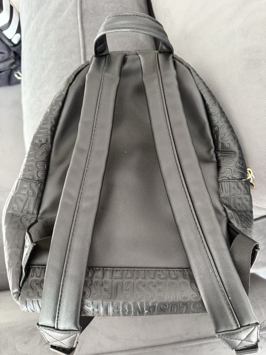 Дамска раница Guess