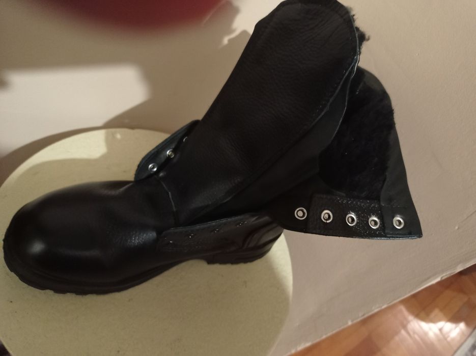 Ботинки берцы мужские зимние.