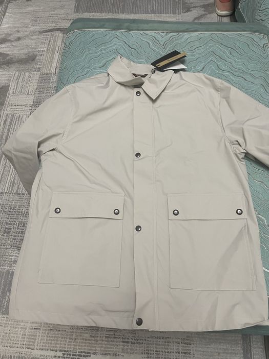 Продам ветровку новую