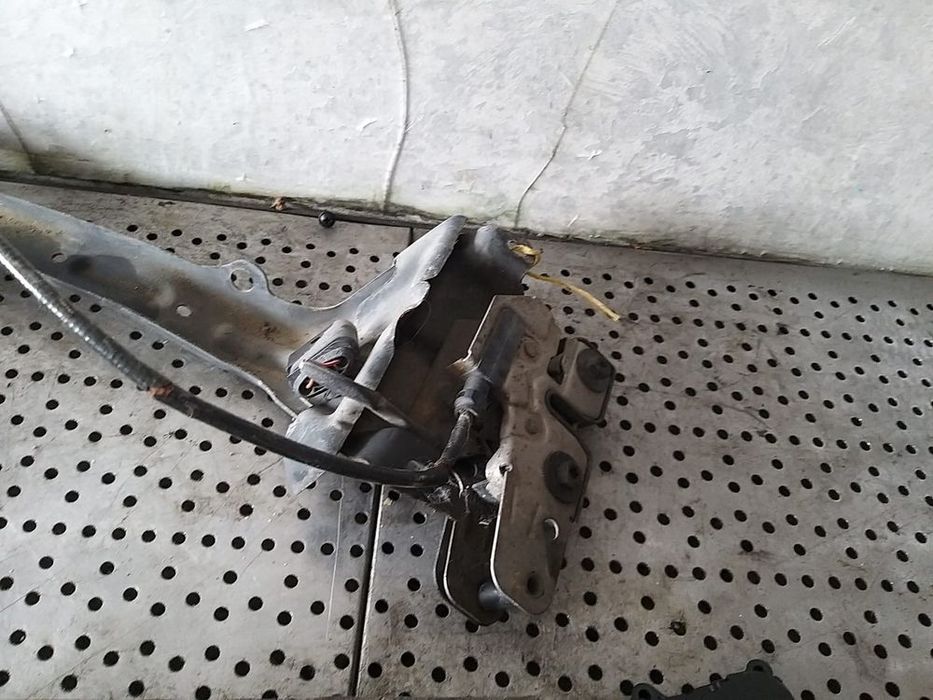 Broasca capota vw touareg 7l 7l0805799