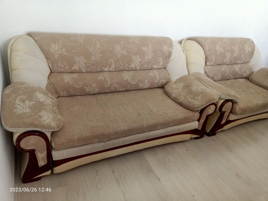 Диван, софа и кресло. В хорошем состоянии.