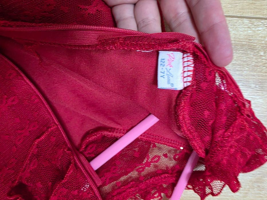 Rochie mărimea 122 ,de ocazie, roșie, fete 7 ani, voluminoasă