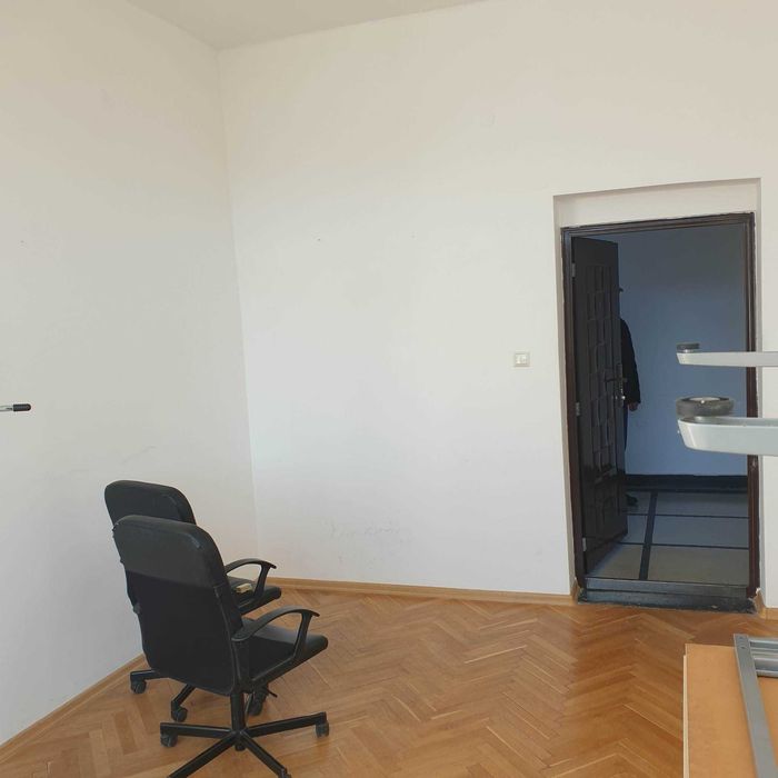 Дава се под наем Офис в Бургас, Център - 20 кв.м за 115 € - Снимка #2