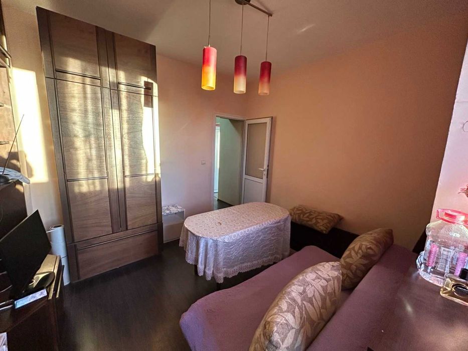 Гарсониера в Три Чучура север