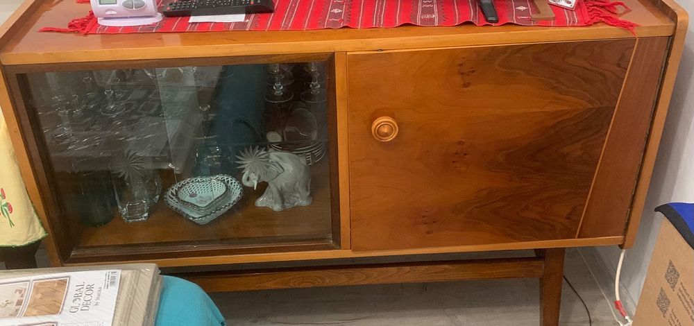 Corpuri mobilă veche