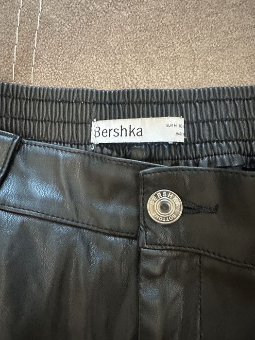 Pantaloni de piele bershka M