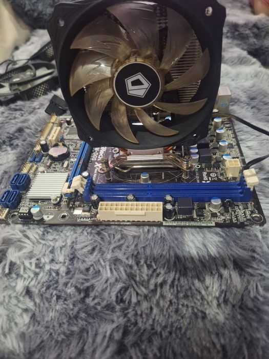 Vând componente calculator