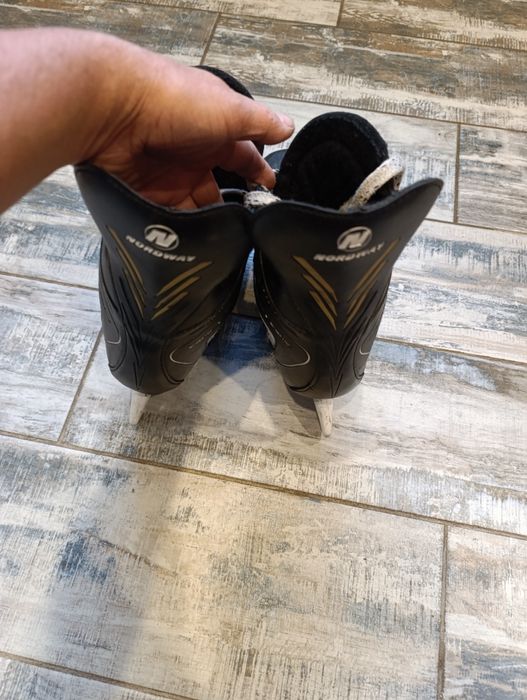 Хоккейные коньки