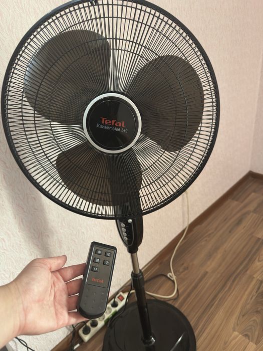 Вентилятор Tefal Essential+ с пультом