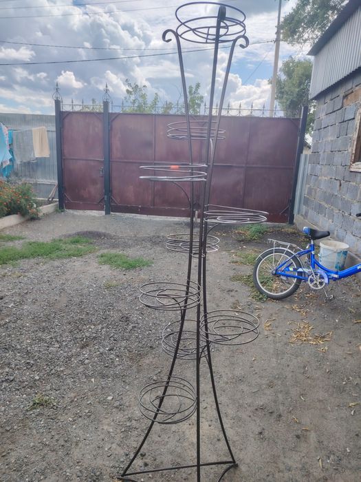 Продаю подставку для цветов