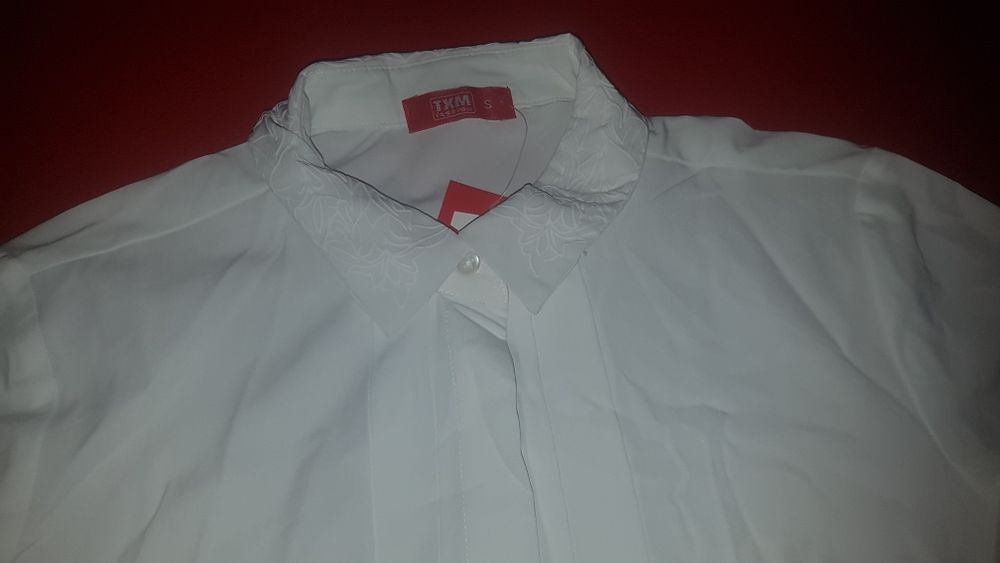 Camasa alba noua cu eticheta