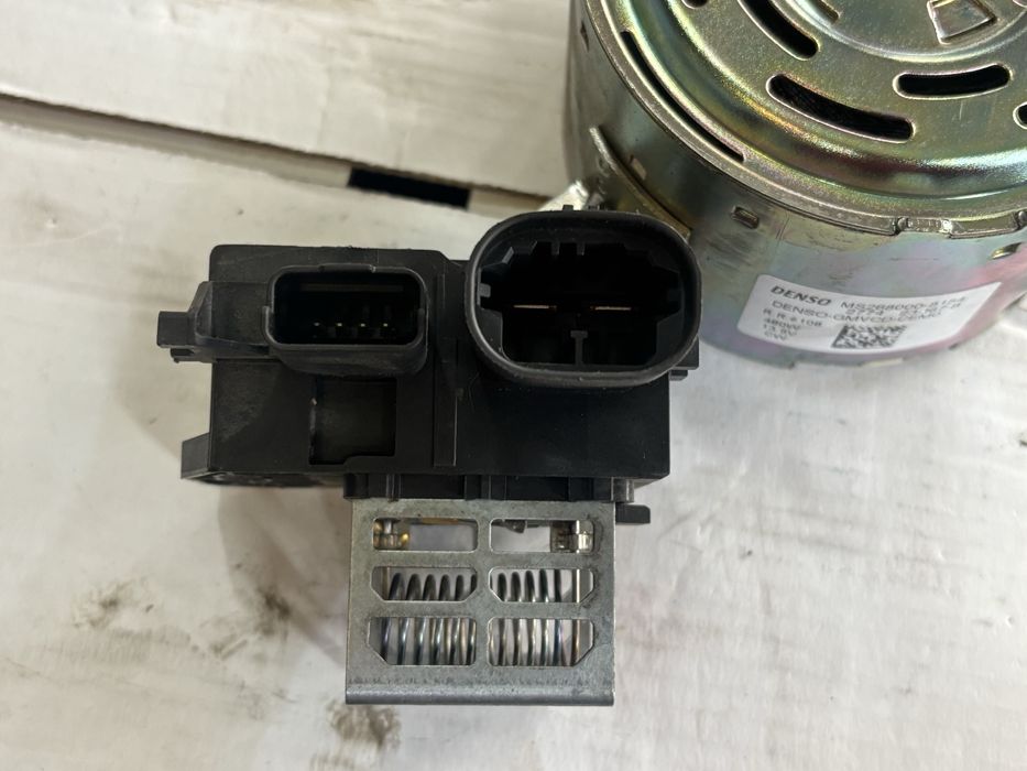 Управление и ел. двигател за перка 1.5 HDI