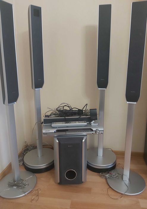 Домашний кинотеатр Sony в комплекте с колонками