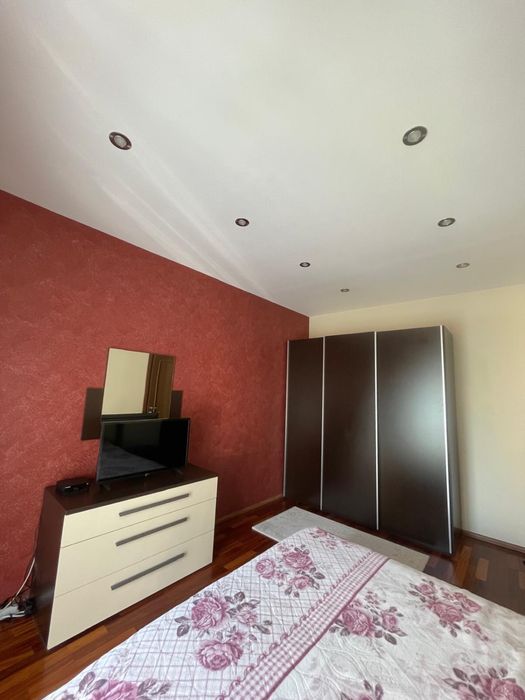 Mobilier la comanda de apartament-modern, in stare foarte buna