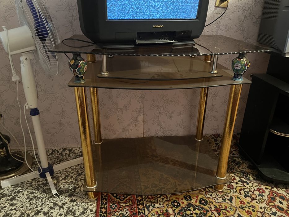 Продам тумбу под телевизор